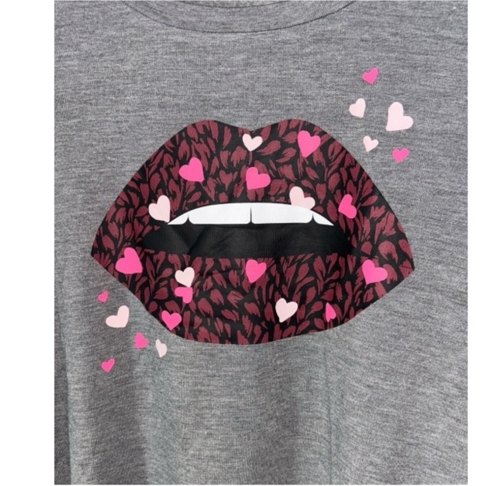 🦄 Torrid Sleep Lips & Hearts Sweatshirt P:26” L:30”, Sz 3 (22-24) - Picture 3 of 6